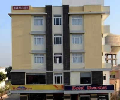 https://imgcld.yatra.com/ytimages/image/upload/t_hotel_yatra_city_desktop/v1453099745/Domestic Hotels/Hotels_Bikaner/Heera Lala Hotel/Overview.jpg